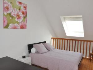 Appartement Perros-Guirec, 1 pièce, 4 personnes - FR-1-368-75客房内的一张或多张床位