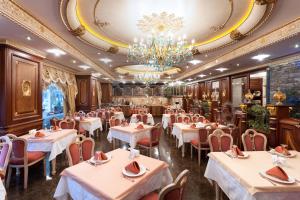 Ottoman's Life Hotel S Class餐厅或其他用餐的地方