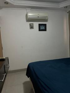 Apartamento Familiar em Campinas 9 solteiros ou 10 se 2 pessoas na cama de casal客房内的一张或多张床位