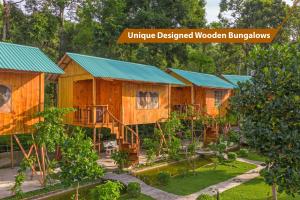富国Sim Bungalow的森林中的一排木屋