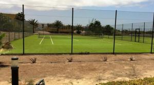 圣玛丽亚vila verde twonhouse T54的网球场,带网