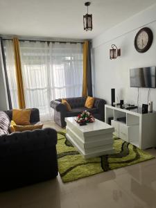 Zoe Homes Greypoint 1br and 2br Apartment 101的休息区