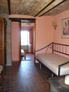 卡内利马提内拉农家乐的卧室配有一张床