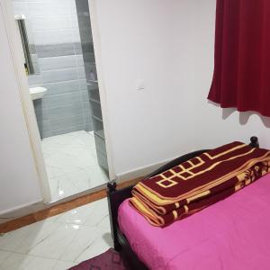 Hotel camping amtoudi客房内的一张或多张床位