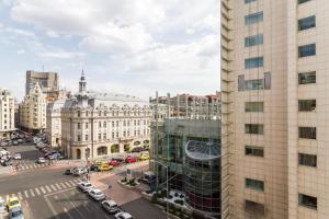 布加勒斯特Modern Apartment in the Heart of Bucharest的享有城市美景。