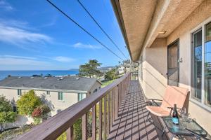 卡幽卡思Pet-Friendly Cayucos Home with Ocean Views!的阳台享有海景。