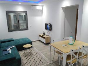 Résidence Inès Djerba Appartement de Luxe的电视和/或娱乐中心