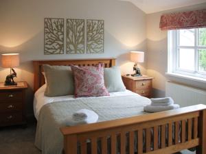 Roseland Cottage客房内的一张或多张床位