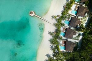 南马累环礁Anantara Veli Maldives Resort - Special Offer On Transfer Rates For Summer 2024的享有海滩和海洋的空中景致