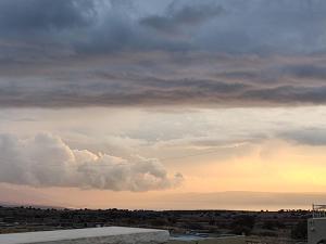 恰斯林נוגה בגולן的日落时分的云天美景