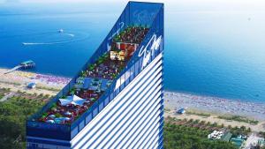 巴统Orbi City Luxury Panorama的海边的一座建筑