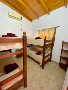 Cabañas Aranderay客房内的一张或多张双层床