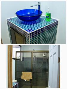 蓬塔雷纳斯CasaLu的浴室配有蓝色水槽和淋浴。