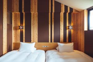 奈良SETRE Naramachi セトレ ならまち的木墙客房的两张床