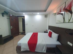 Ha Noi Vang Hotel Hoang Ngan客房内的一张或多张床位