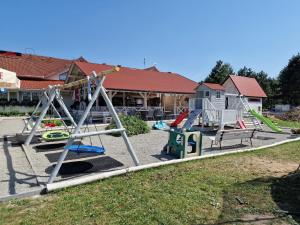 Sangos Ośrodek Sportowo-Szkoleniowy的儿童游玩区