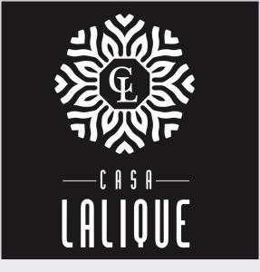 墨西哥城CASA LALIQUE的黑白标志,带有csa标志
