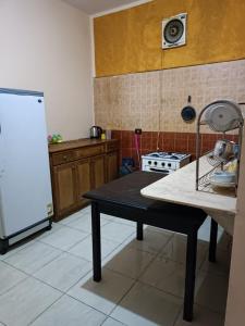 达哈布Private room in Dahab,10 minutes to sea的厨房配有桌子和白色冰箱。