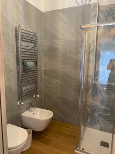 桑格罗堡Atmosphera home的一间带水槽和淋浴的浴室
