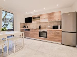 RAJ Living - City Apartments with 1 or 2 Rooms - 15 Min to Messe DUS and Old Town DUS