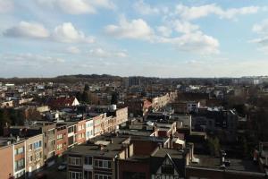 安特卫普2 bedroom appartement in Antwerp, with amazing view的享有城市景观和建筑
