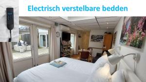 瓦尔韦克BenB-Hollandsingel的卧室配有白色的床和书桌