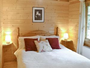 Forest Lodge客房内的一张或多张床位