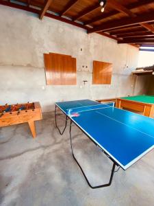拉古纳Rest house的乒乓球桌,带乒乓球桌的房间
