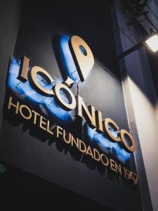 圣萨尔瓦多德朱Hotel ICONICO JUJUY Centro的酒店筹资者的标志