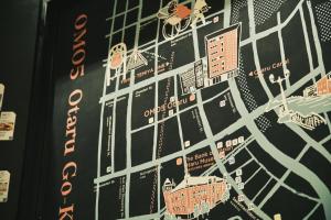 小樽OMO5 Otaru by Hoshino Resorts的建筑物一侧城市地图