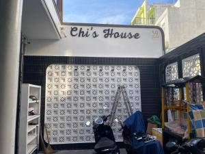 头顿Chi’s House的一家商店,上面有读这所房子的标志