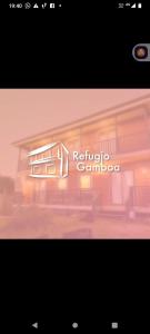 卡斯特鲁REFUGIO GAMBOA的建筑物上一个卡米诺标志的标志