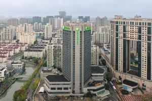 上海上海华夏假日酒店的城市空中景观高楼