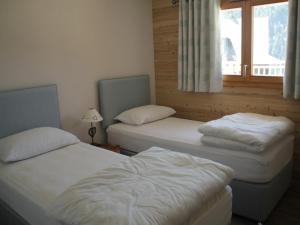 Appartement Châtel, 4 pièces, 6 personnes - FR-1-200-298客房内的一张或多张床位