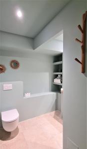 Villa Aigarden maison d'hôtes的一间浴室