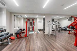 吕勒奥萨沃伊洛雷奥贝斯特韦斯特酒店的健身房设有数台跑步机和机器