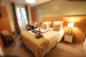 勃荷纳利酒店客房内的一张或多张床位