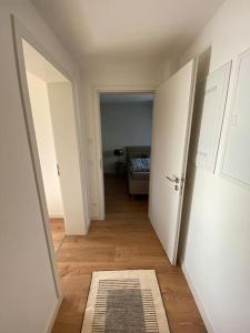 Modernes Apartment in zentraler Lage的厨房或小厨房