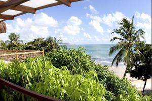 纳塔尔罗莎贝拉马尔漫画旅馆的从度假村的阳台上可欣赏到海滩景色