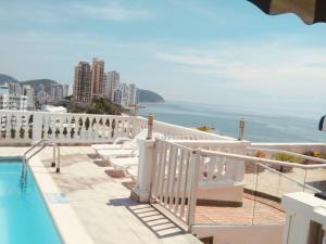 GairaApartamento Excalibur 11B junto al mar的从酒店阳台可欣赏到海景