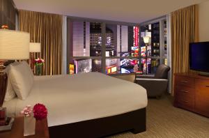 Millennium Hotel Broadway Times Square客房内的一张或多张床位