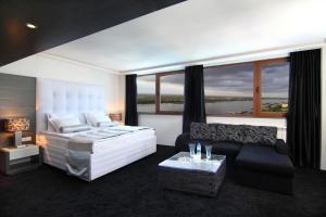 里加大酒店客房内的一张或多张床位