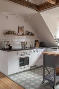 Altbau Appartement - klein aber oho的厨房或小厨房