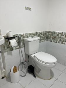 GCASH - Taal cozy private homestay with PRIVATE attached bathroom in General Trias - Pink Room的一间浴室