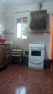 Pequeña Villa的厨房或小厨房