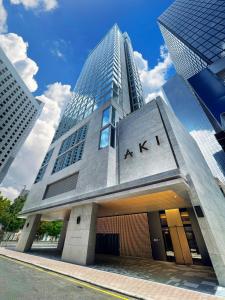 香港香港明怡美憬阁精选酒店的一座建筑,有两座高楼