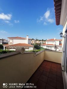 阿莫雷拉Villa Lala的享有建筑景致的阳台