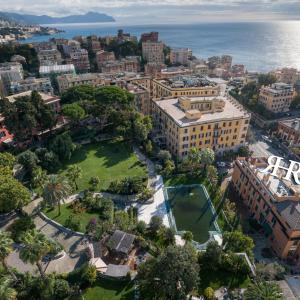 热那亚雷克斯公寓酒店的城市空中景观和公园