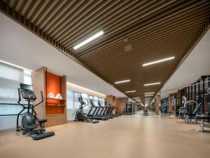 温州温州开元名都大酒店的健身房设有跑步机和椭圆机