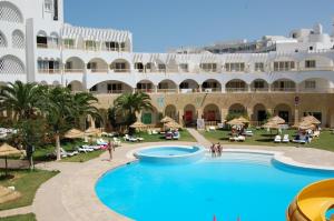 Hotel El Habib Monastir内部或周边的泳池